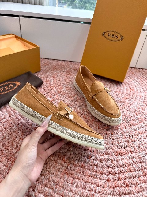 Counterfeit Tod's Shoes detail view visual reference