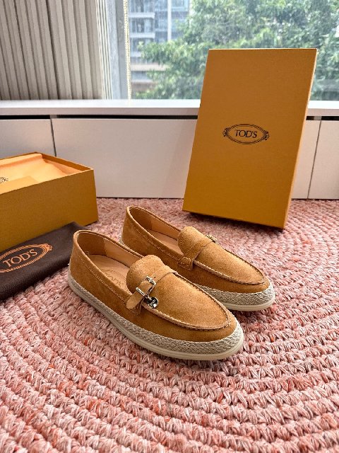 Counterfeit Tod's Shoes detail view visual reference