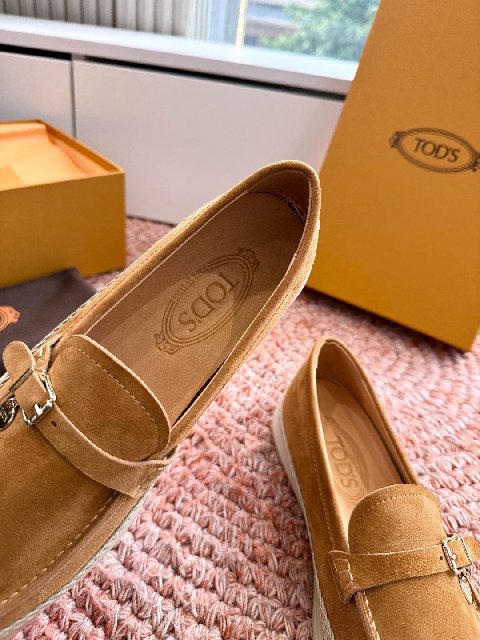 Counterfeit Tod's Shoes detail view visual reference