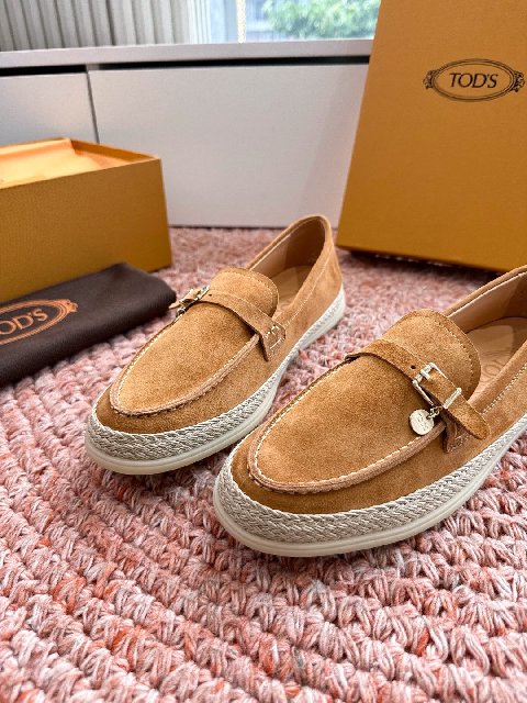 Counterfeit Tod's Shoes detail view visual reference