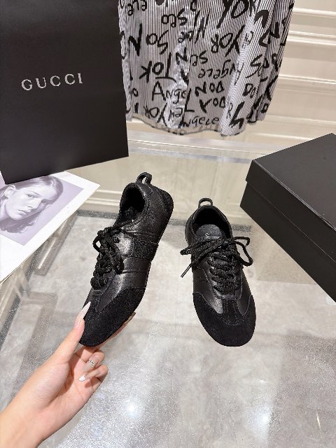 Counterfeit Gucci 26 Flex back view visual reference