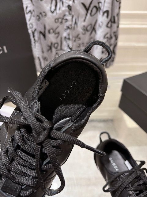 Counterfeit Gucci 26 Flex detail view visual reference