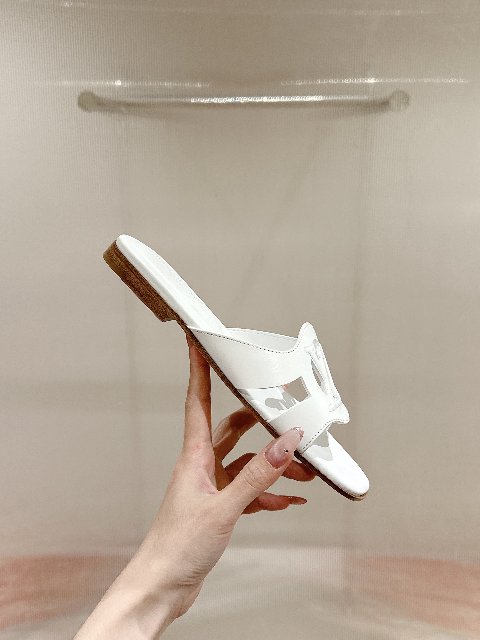 Counterfeit Louis Vuitton Shoes detail view visual reference