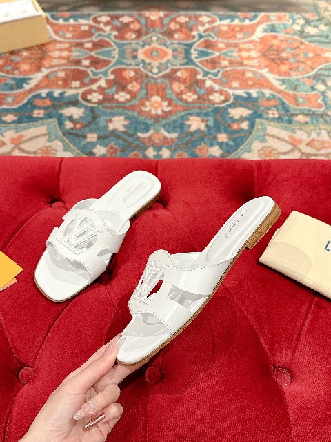 Counterfeit Louis Vuitton Shoes back view visual reference