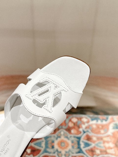 Counterfeit Louis Vuitton Shoes detail view visual reference