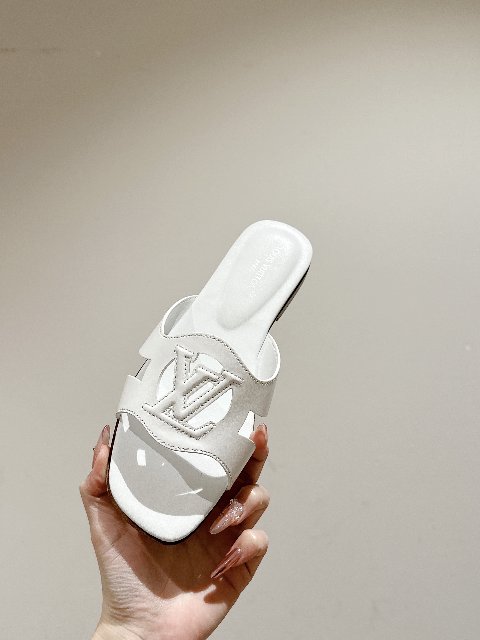 Counterfeit Louis Vuitton Shoes detail view visual reference