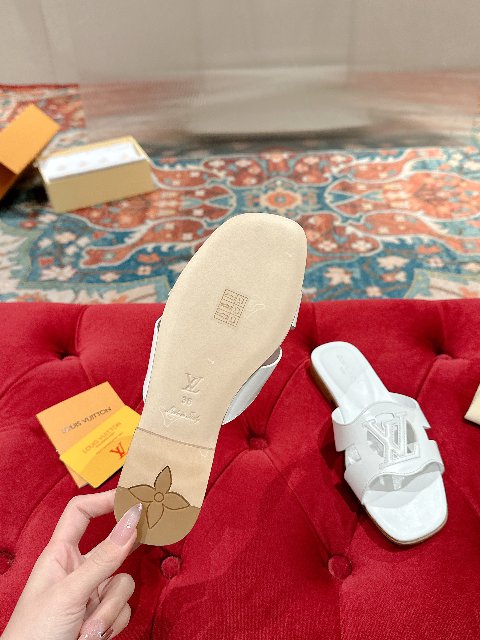 Counterfeit Louis Vuitton Shoes detail view visual reference