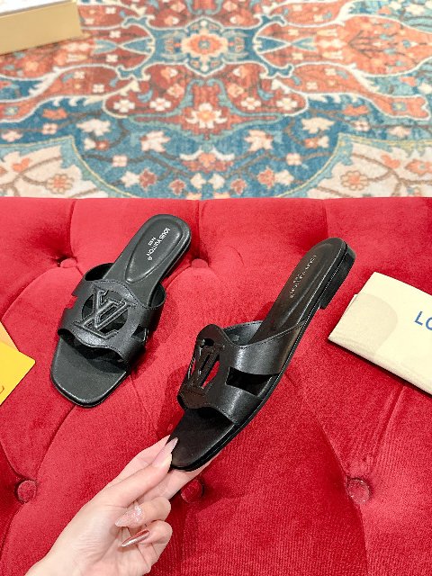 Counterfeit Louis Vuitton Shoes detail view visual reference