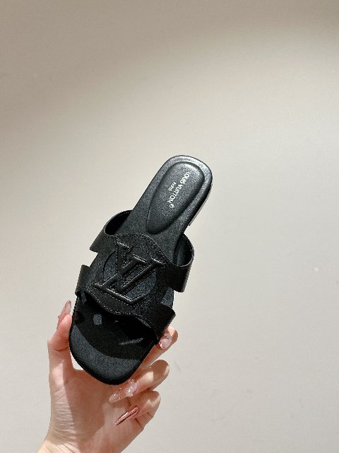 Counterfeit Louis Vuitton Shoes detail view visual reference