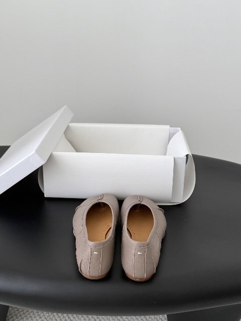 Counterfeit Maison Margiela MM6 Tabi back view visual reference