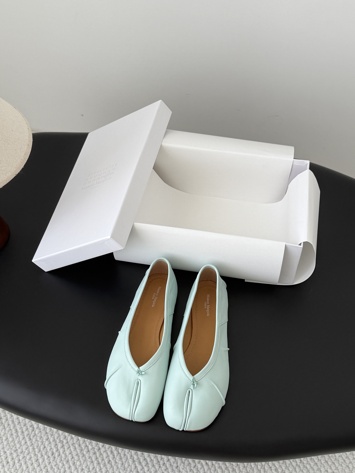 Counterfeit Maison Margiela MM6 Tabi front view visual reference
