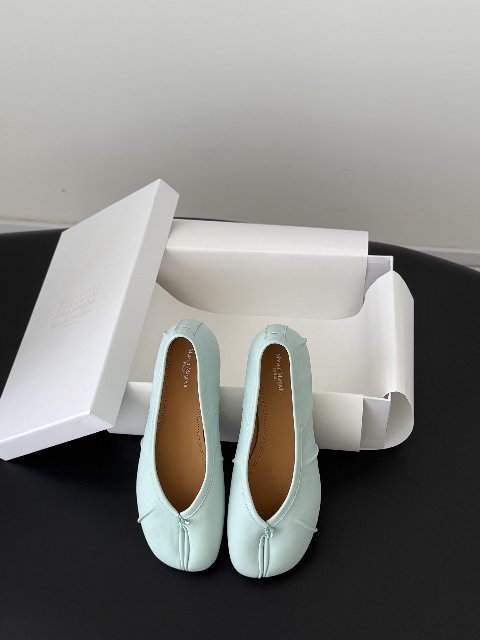 Counterfeit Maison Margiela MM6 Tabi detail view visual reference