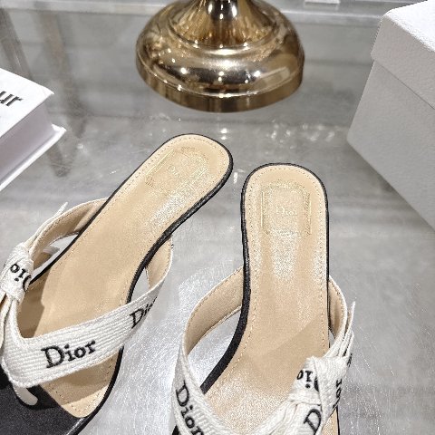 Counterfeit Cistian Shoes detail view visual reference