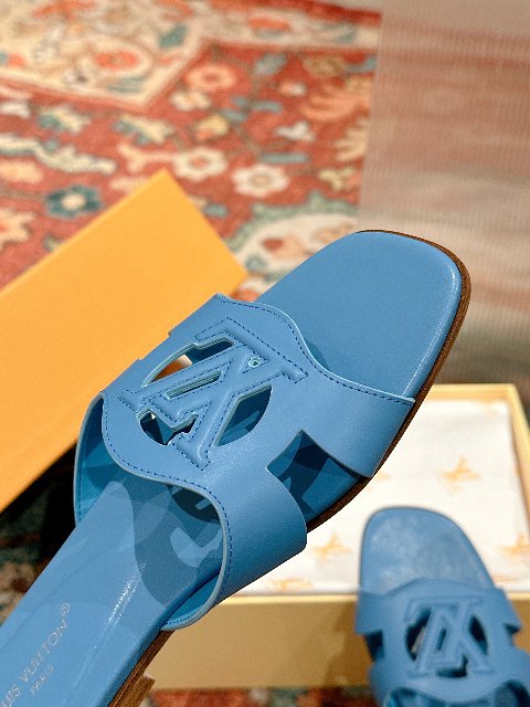 Counterfeit Louis Vuitton Shoes detail view visual reference