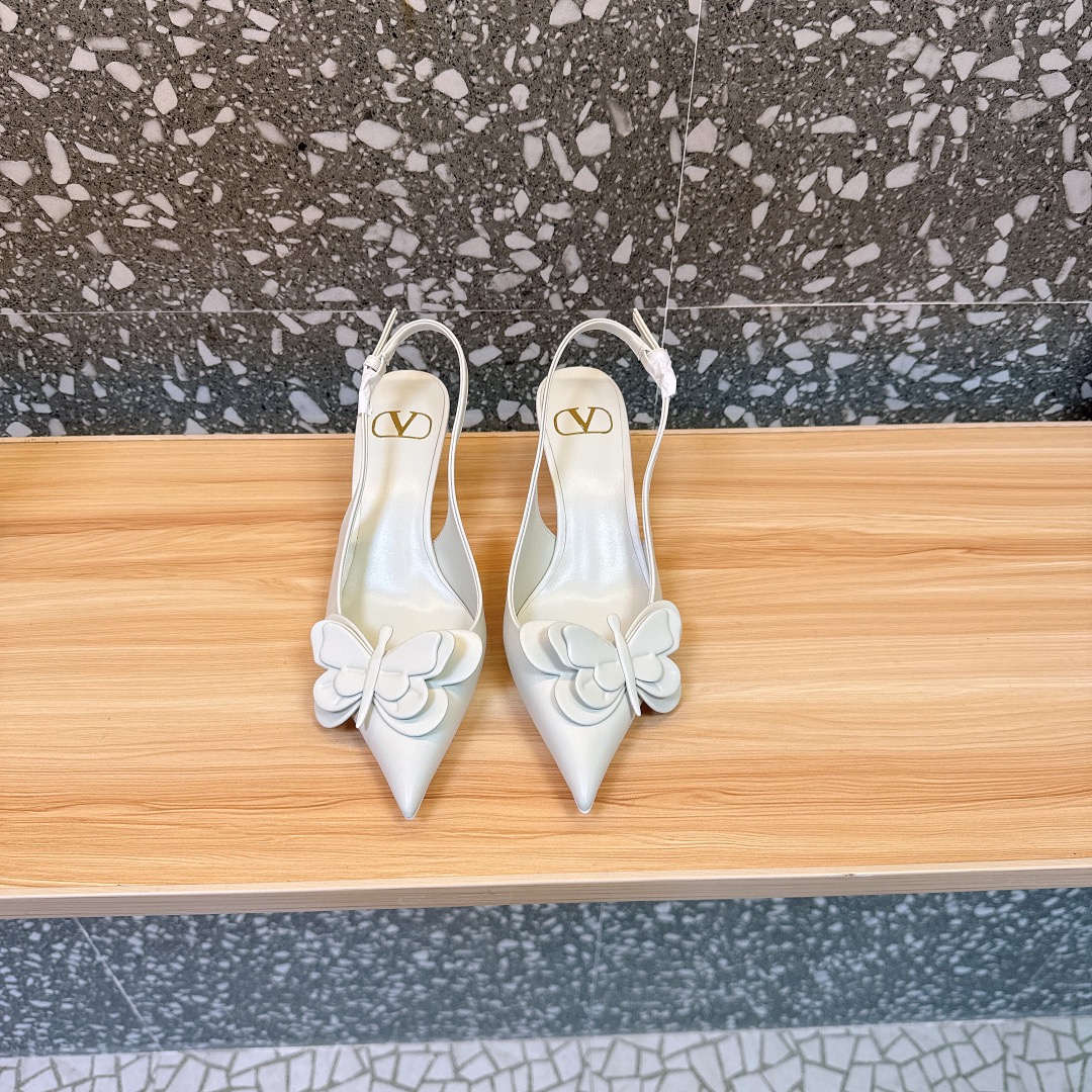 Counterfeit Valentino Shoes front view visual reference
