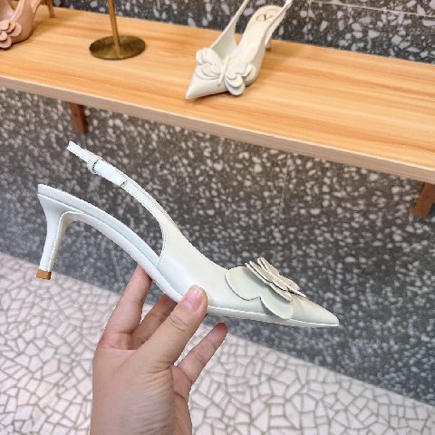 Counterfeit Valentino Shoes back view visual reference