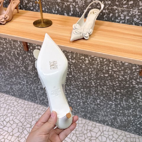 Counterfeit Valentino Shoes detail view visual reference