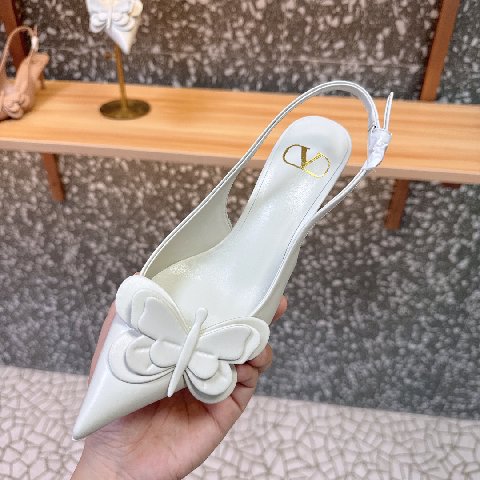 Counterfeit Valentino Shoes detail view visual reference