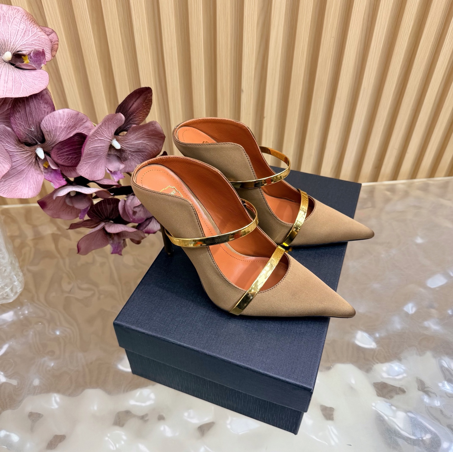 Counterfeit Malone Souliers P310 front view visual reference