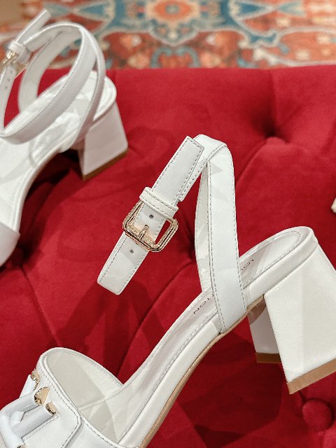 Counterfeit Louis Vuitton Shoes detail view visual reference