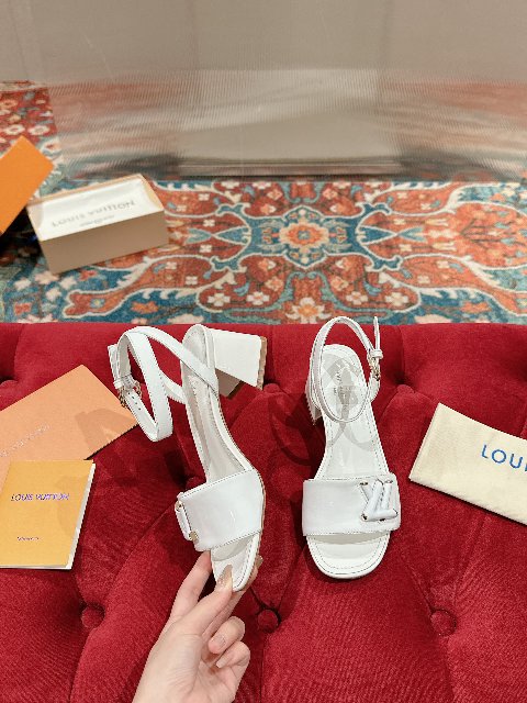 Counterfeit Louis Vuitton Shoes detail view visual reference