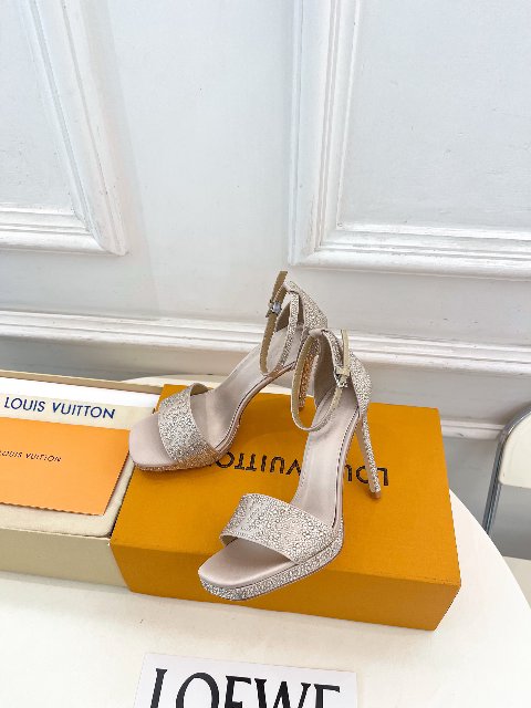 Counterfeit Louis Vuitton GALA PLATFORM detail view visual reference