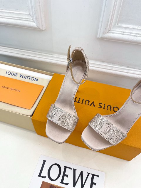 Counterfeit Louis Vuitton GALA PLATFORM detail view visual reference