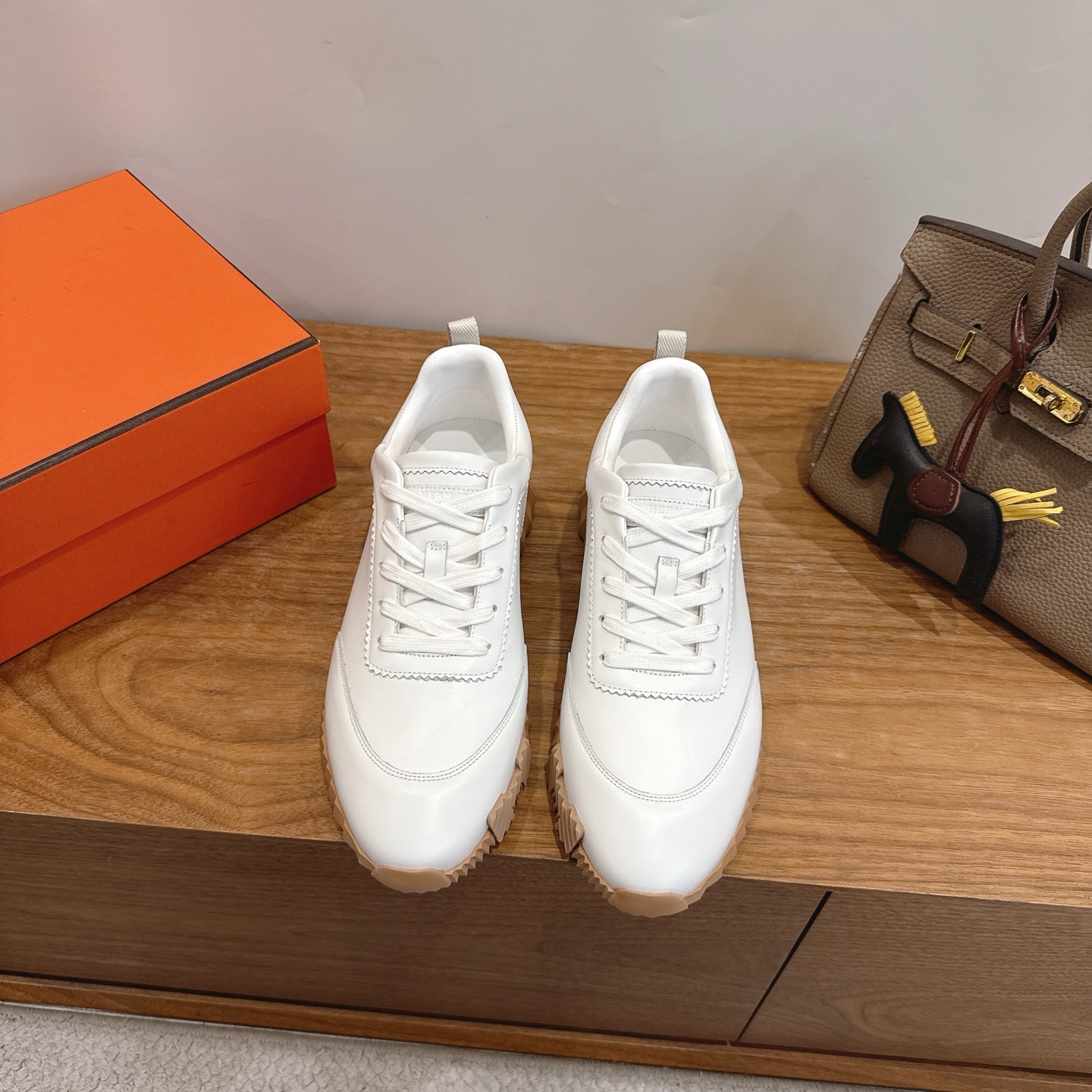 Counterfeit Hermès Shoes front view visual reference