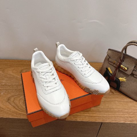 Counterfeit Hermès Shoes back view visual reference