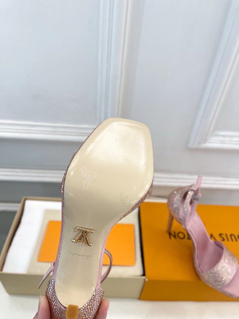 Counterfeit Louis Vuitton GALA PLATFORM detail view visual reference