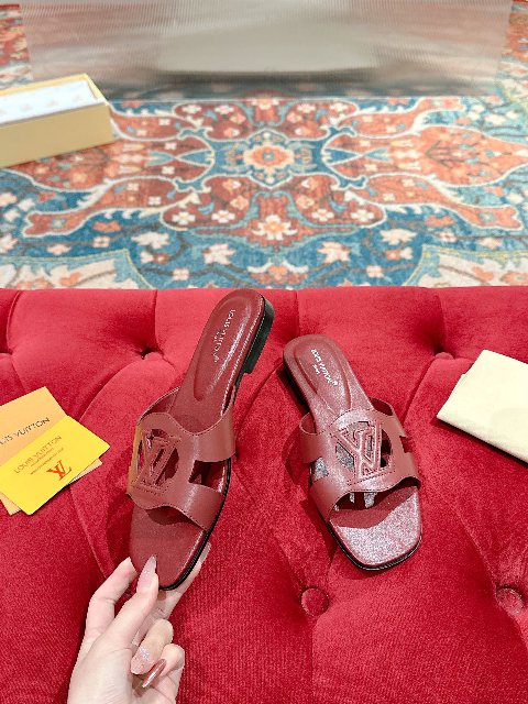 Counterfeit Louis Vuitton Shoes back view visual reference