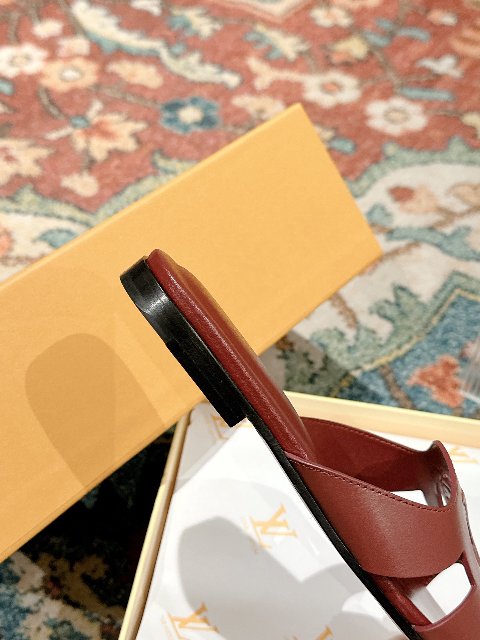Counterfeit Louis Vuitton Shoes detail view visual reference