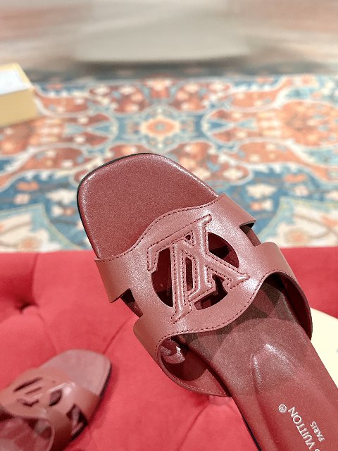 Counterfeit Louis Vuitton Shoes detail view visual reference