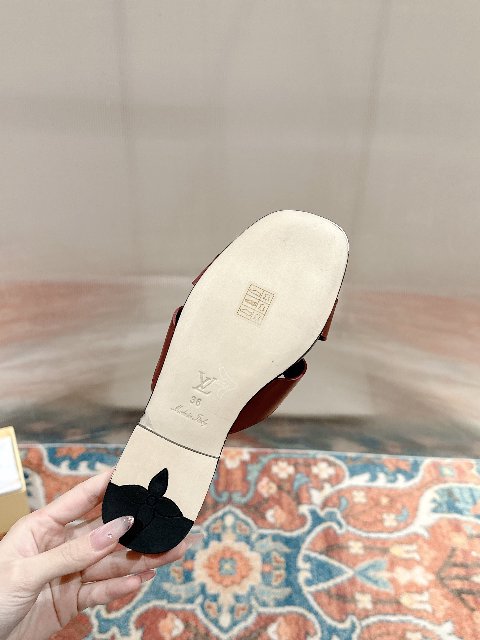 Counterfeit Louis Vuitton Shoes detail view visual reference