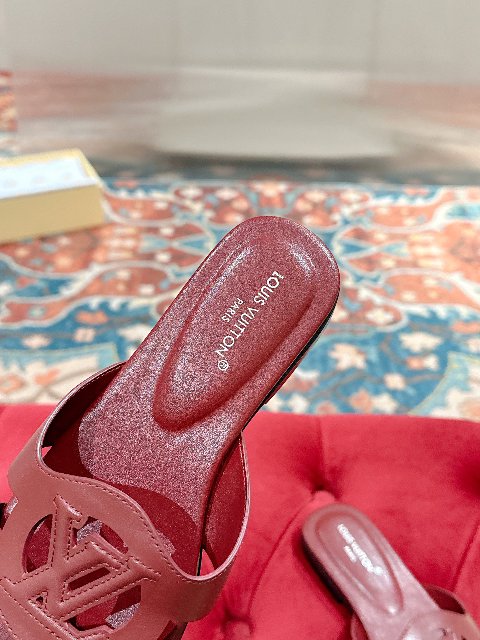 Counterfeit Louis Vuitton Shoes detail view visual reference