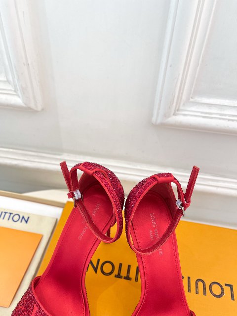 Counterfeit Louis Vuitton GALA PLATFORM detail view visual reference
