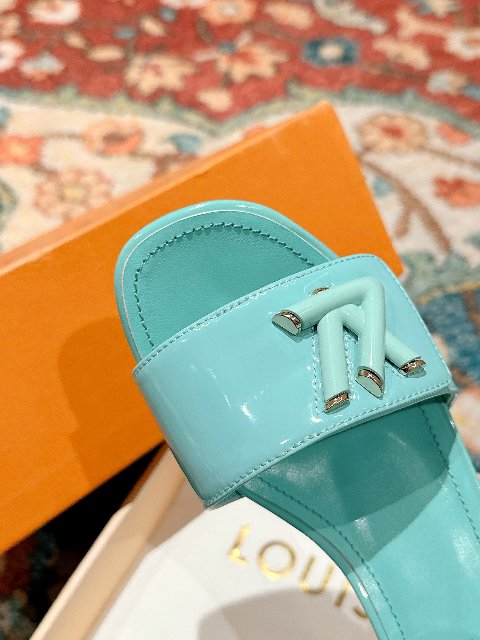 Counterfeit Louis Vuitton Shoes detail view visual reference