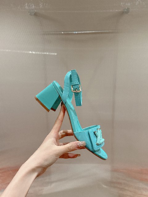 Counterfeit Louis Vuitton Shoes detail view visual reference