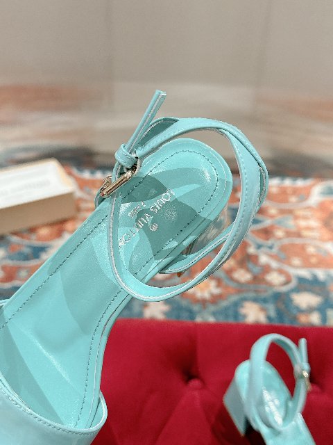 Counterfeit Louis Vuitton Shoes detail view visual reference