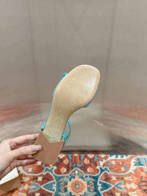 Counterfeit Louis Vuitton Shoes detail view visual reference