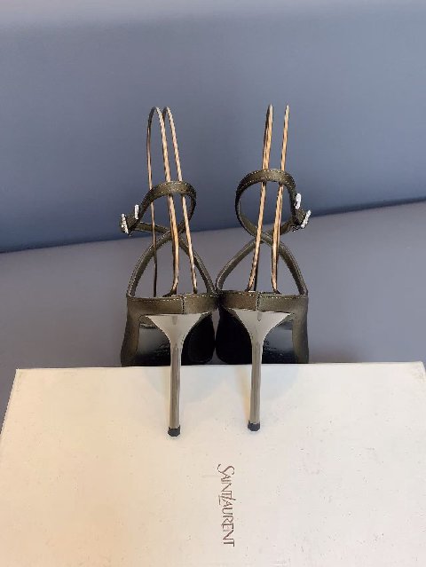 Counterfeit Saint Laurent Shoes back view visual reference