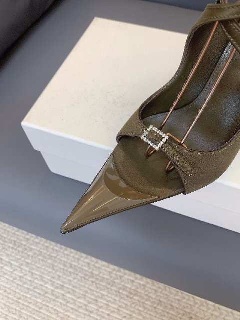 Counterfeit Saint Laurent Shoes detail view visual reference