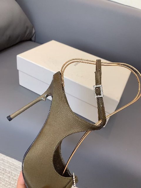 Counterfeit Saint Laurent Shoes detail view visual reference