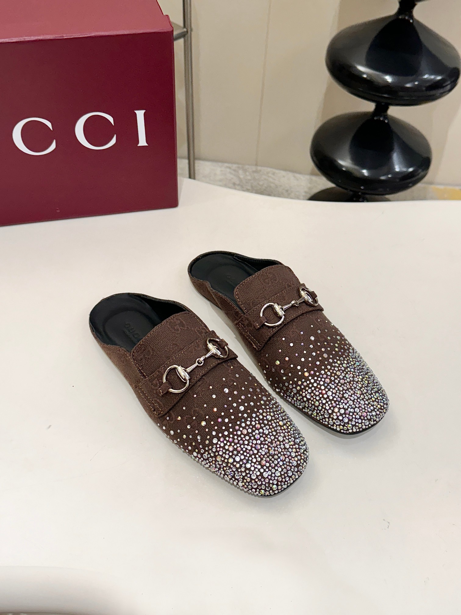 Counterfeit Gucci Prima front view visual reference