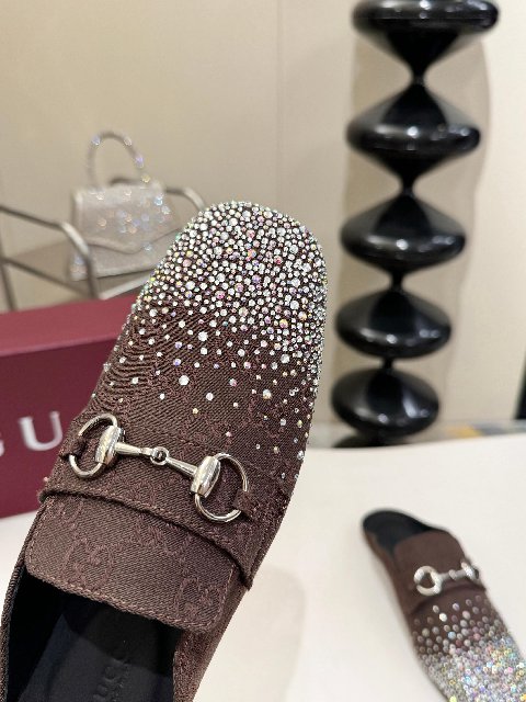 Counterfeit Gucci Prima detail view visual reference