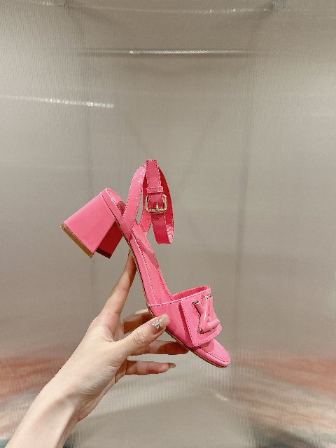 Counterfeit Louis Vuitton Shoes detail view visual reference