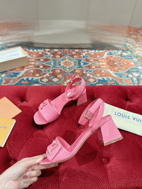 Counterfeit Louis Vuitton Shoes detail view visual reference