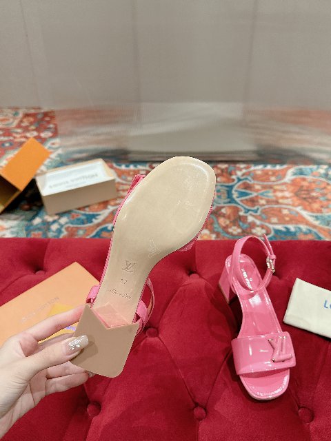 Counterfeit Louis Vuitton Shoes detail view visual reference