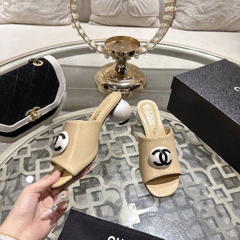Counterfeit CHANEL Shoes back view visual reference