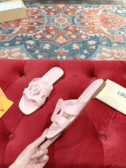 Counterfeit Louis Vuitton Shoes back view visual reference